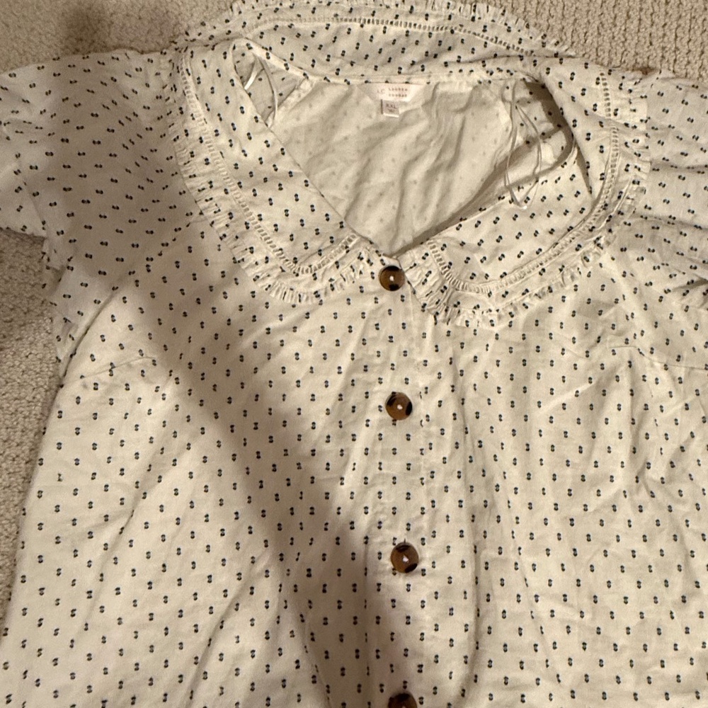 LC Lauren Conrad shortsleeeve blouse
